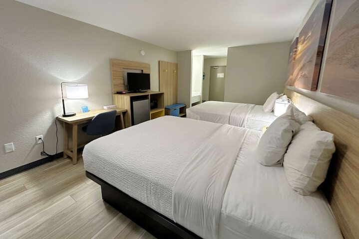 2 Queen Beds (4 of 9)