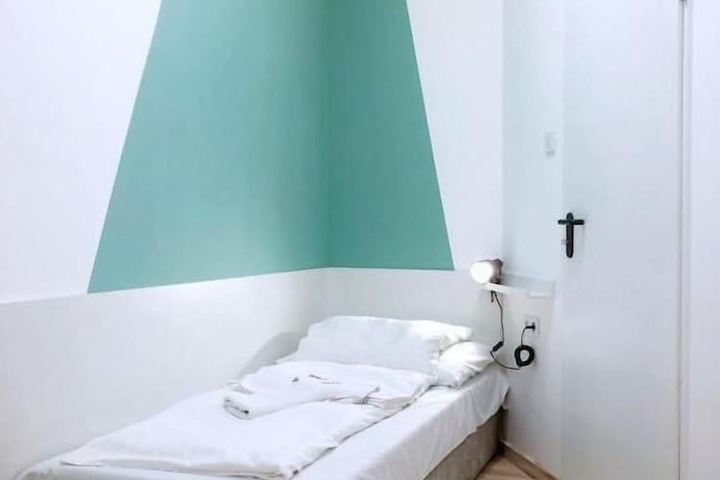 Room 8 of 38