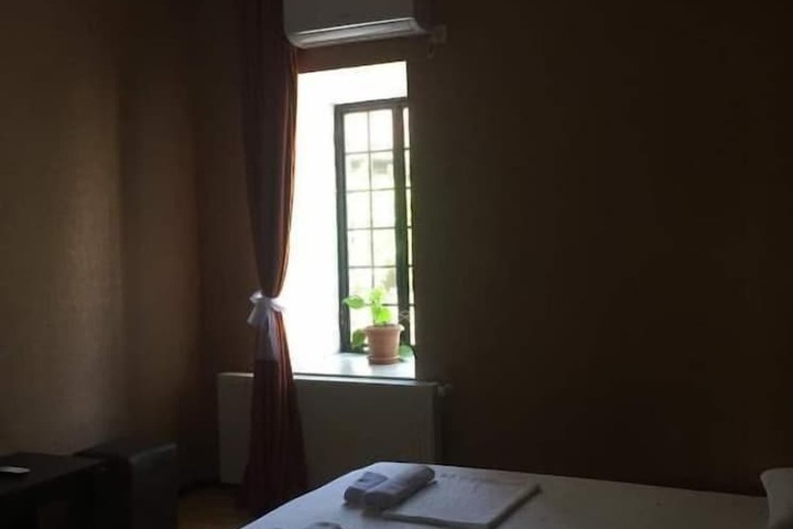 Room 9 of 23