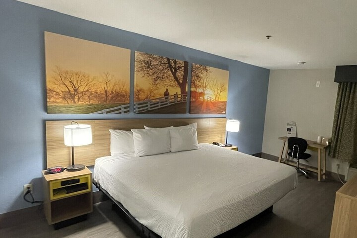 1 King Bed (7 of 11)