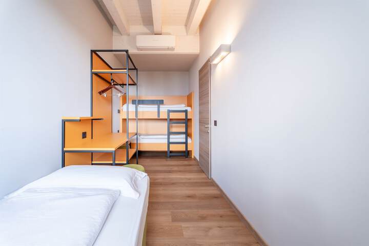 Room 14 of 138