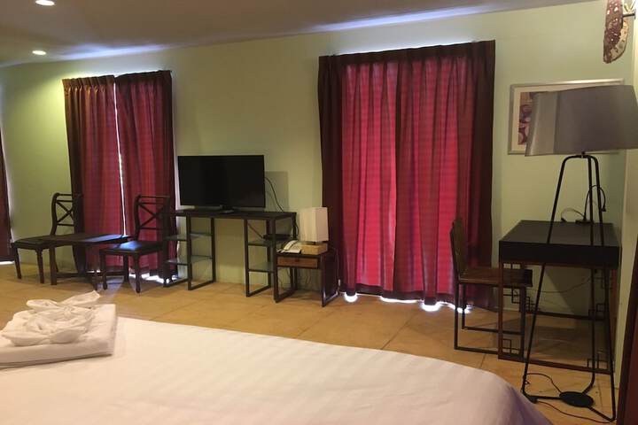 Room 32 of 81