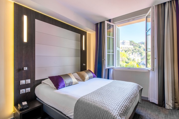 Room 44 of 103
