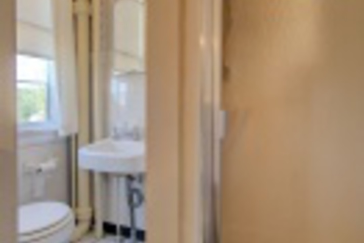 Room 222 of 408