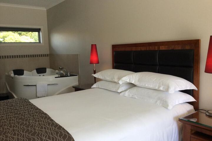 Room 6 of 50