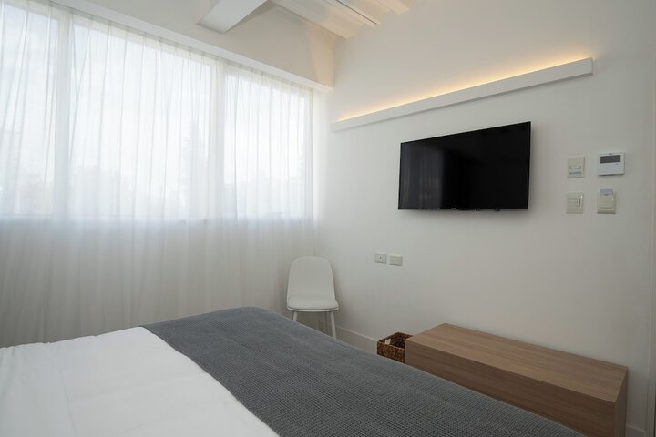 Room 14 of 92