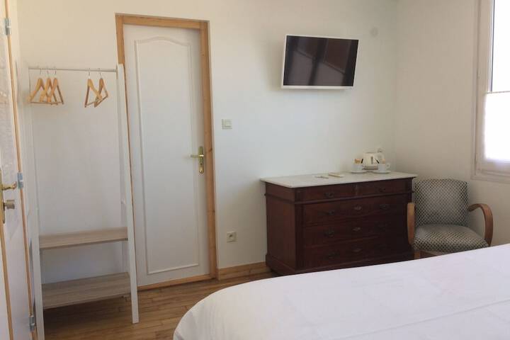 Room 4 of 34