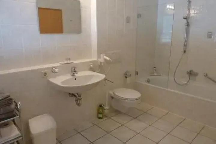 Room 8 of 17