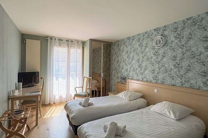 Room 32 of 90