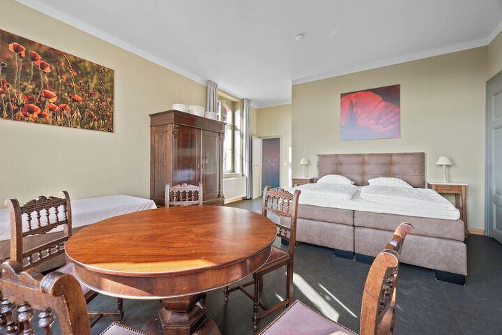 Room 9 of 39