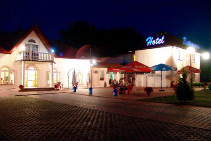 HOTEL RESTAURACJA POD DEBAMI