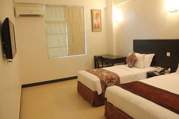 Room 12 of 32