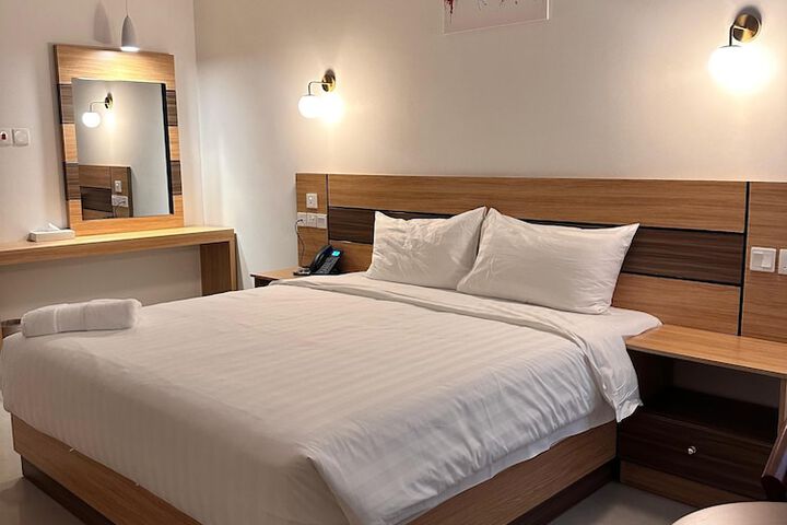 Room 10 of 16