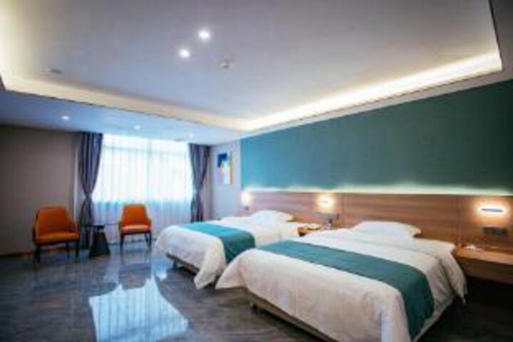 Room 8 of 8