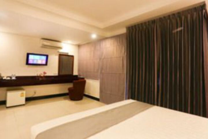 Room 9 of 27