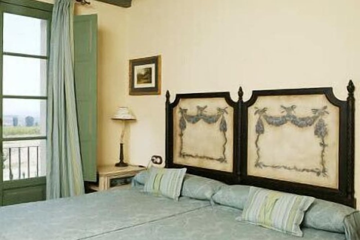 Room 4 of 25