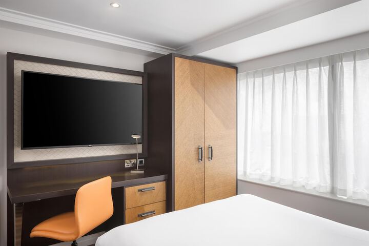 Room 32 of 88