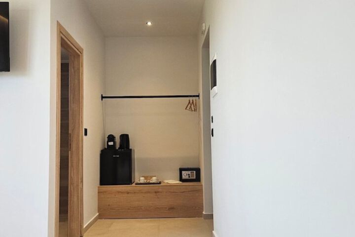 Room 17 of 100