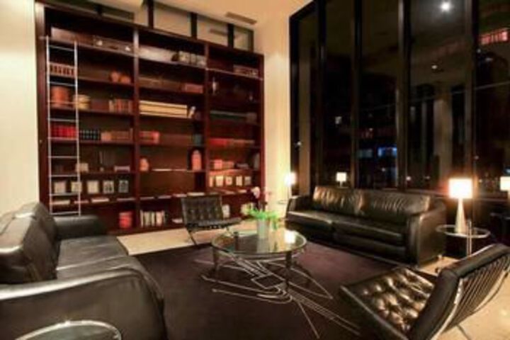 Lounge 7 of 79