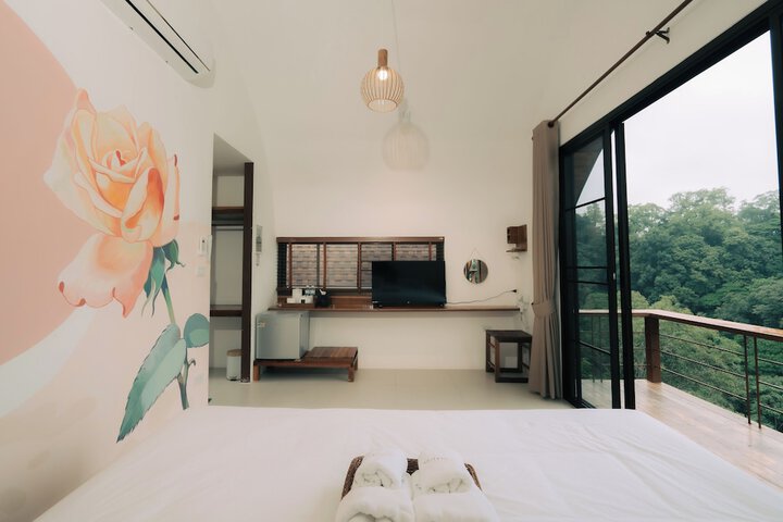Room 3 of 94