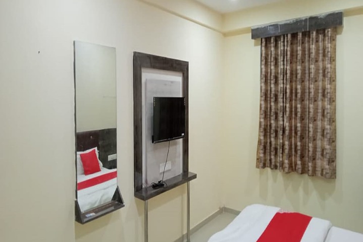 Room 12 of 16