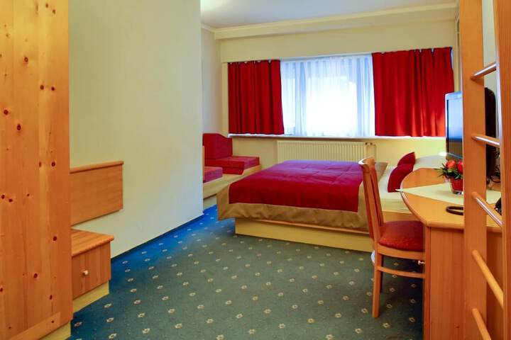 Room 7 of 29