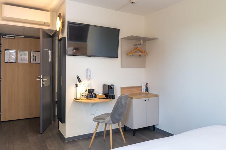 Room 9 of 44
