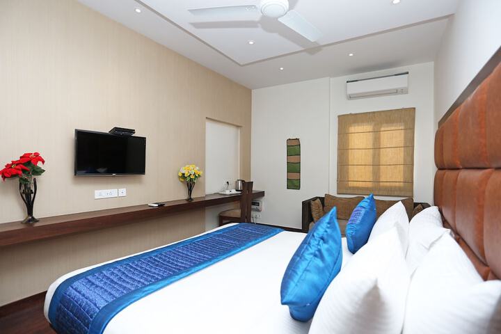 Room 6 of 24