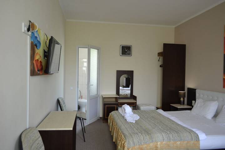 Room 7 of 33