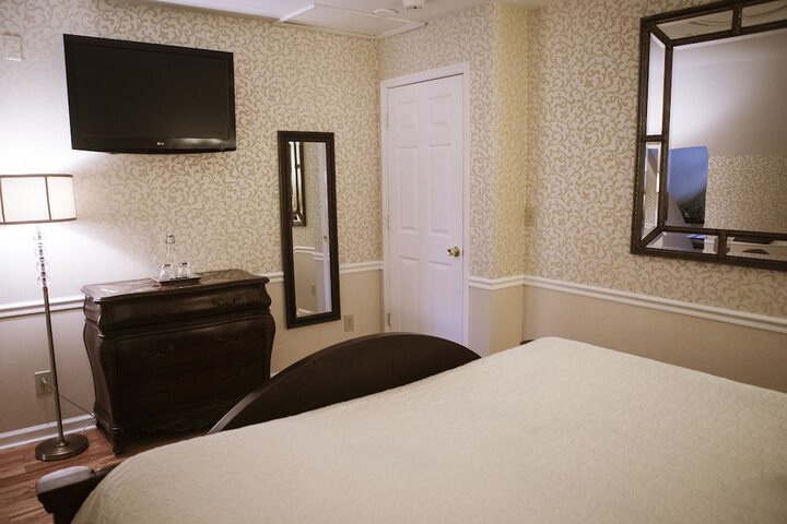 Room 28 of 87