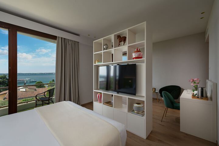 Room 54 of 112