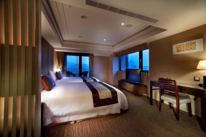Room 18 of 90
