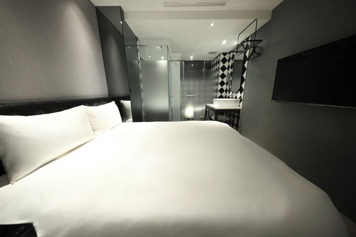 Room 25 of 146