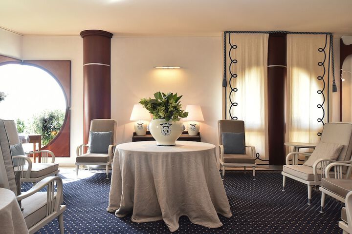 Hotel Interior 10 of 115