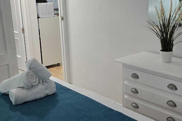 Room 4 of 28