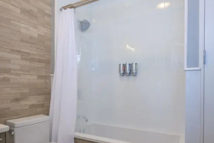 Room 8 of 18
