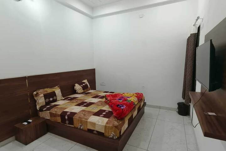 Room 7 of 35