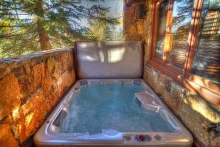 Hot Tub 10 of 13