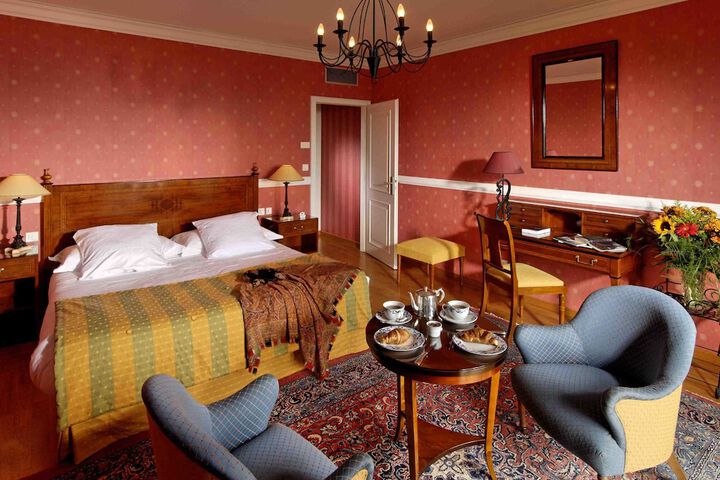 Room 2 of 32