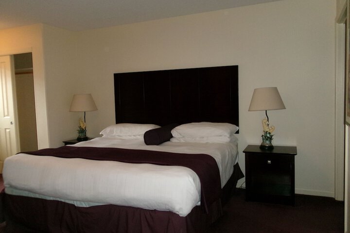 Room 8 of 165