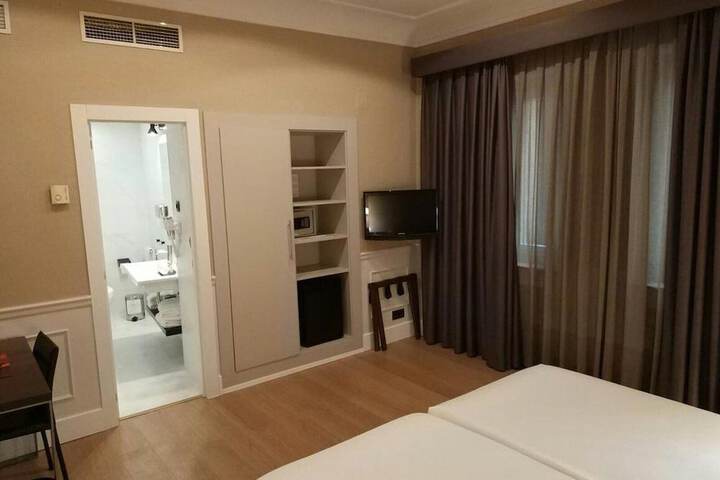 Room 29 of 97