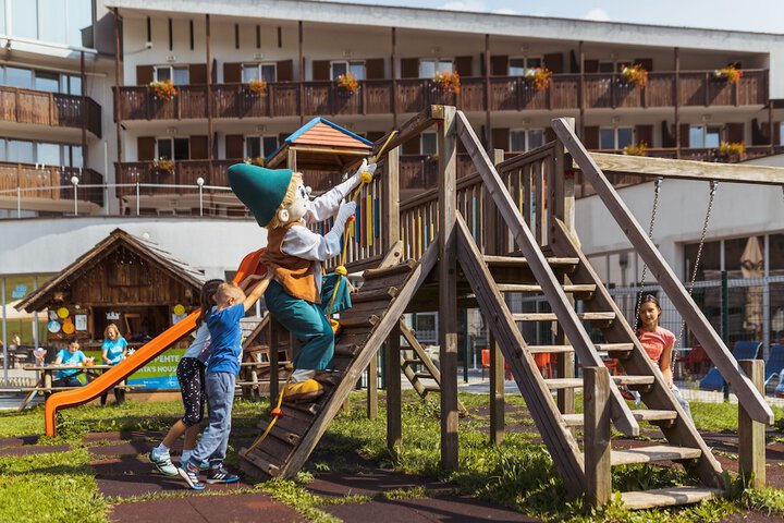 Children's play area - outdoor