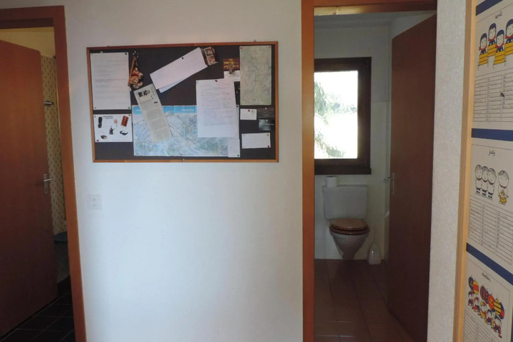 Room 10 of 16