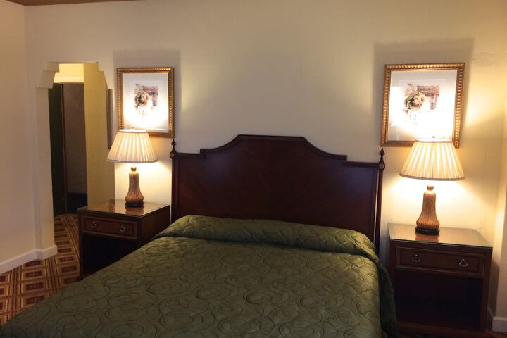 1 King Bed (31 of 33)