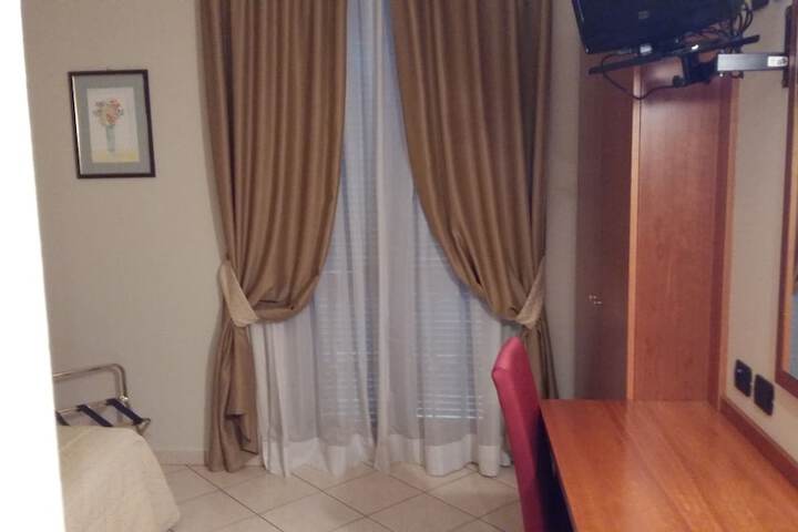 Room 18 of 28