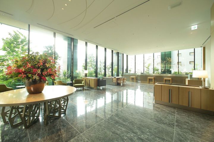 Entrance & Lobby