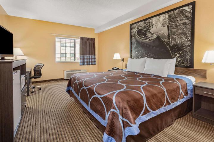 Double Accessible Queen Size Bed (5 of 6)