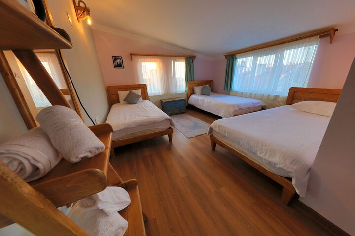 Room 6 of 39