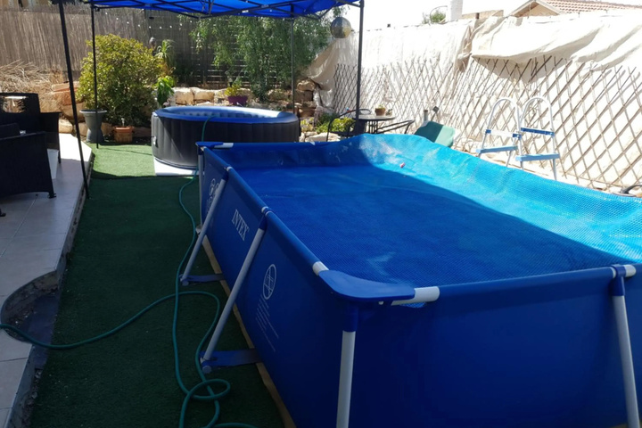 Pool 10 of 15