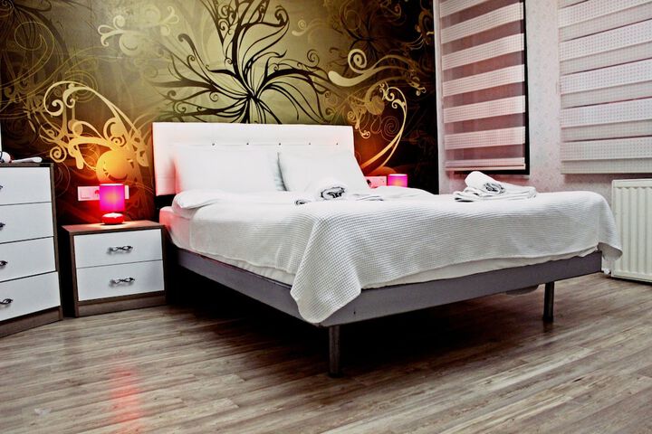 Room 7 of 12